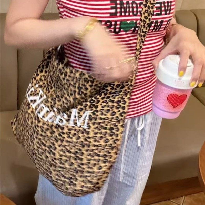 한국 스트리트 패션 브랜드 마틴 김의 레오파드 무늬 캔 - Streetwear Brand Bag 리뷰 및 가격