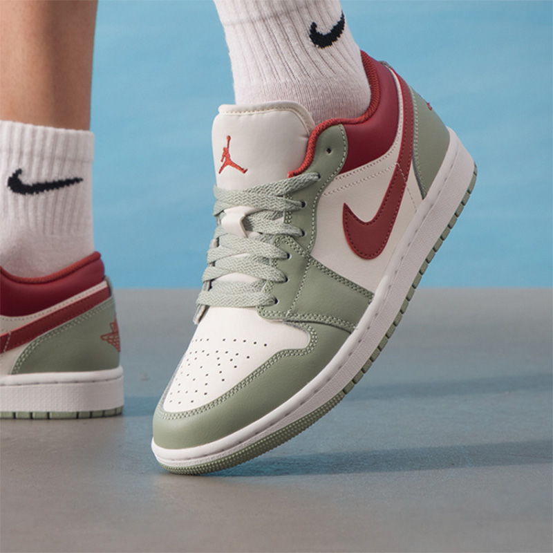 클래식한 디자인의 새로운 나이키 에어 조던 1 로우 5 - Jordan 1 Retro Lace 리뷰 및 가격
