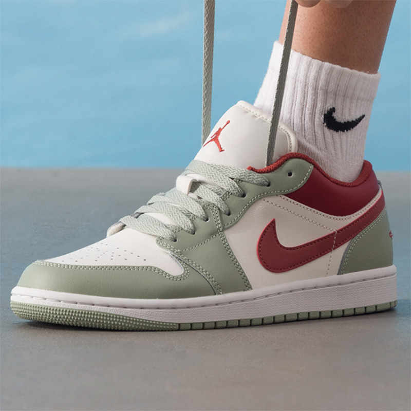 클래식한 디자인의 새로운 나이키 에어 조던 1 로우 5 - Jordan 1 Retro Lace 리뷰 및 가격