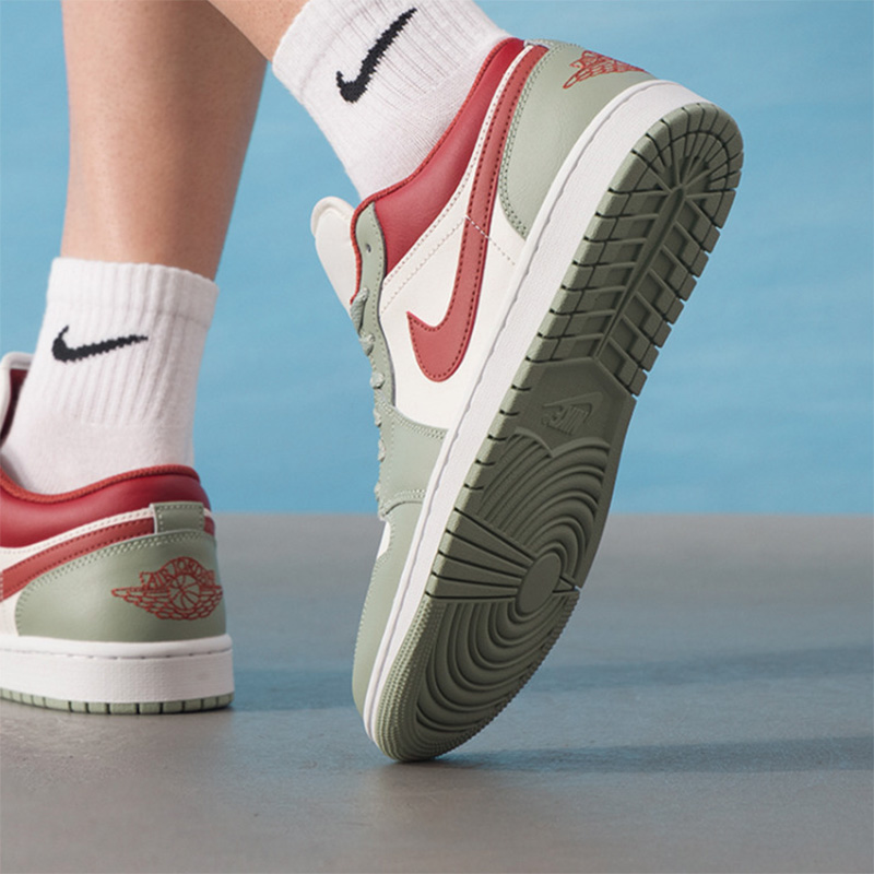 클래식한 디자인의 새로운 나이키 에어 조던 1 로우 5 - Jordan 1 Retro Lace 리뷰 및 가격